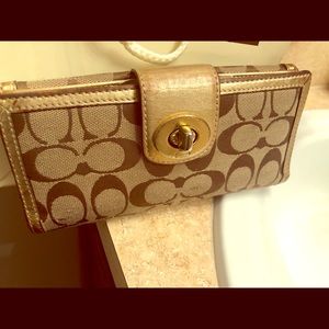 Authentic Coach wallet. Good condition